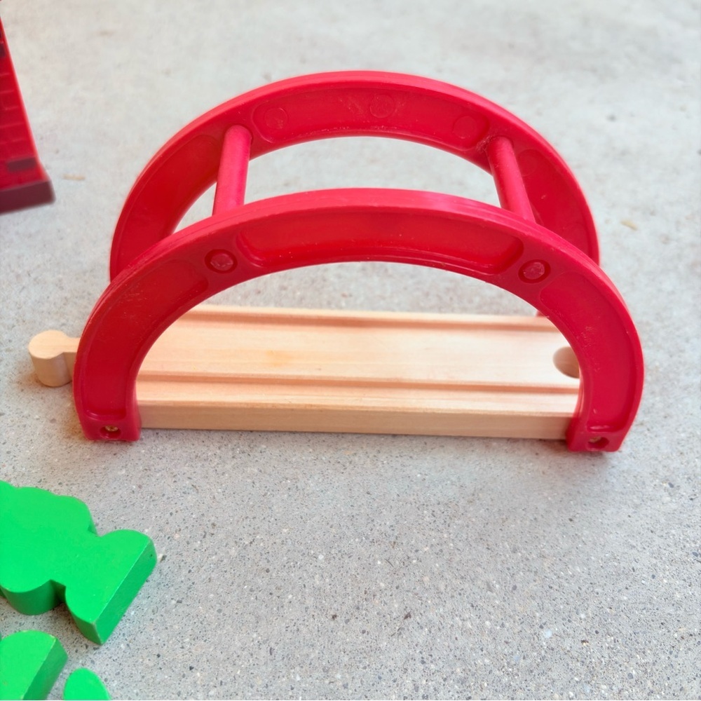 Toys R Us Imaginarium Lot Wood Trains Bridges Trees Signs People Building Farm - Picture 9 of 11